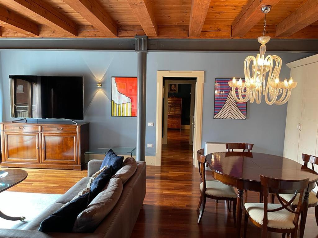 The Penthouse And Rooftop-terrace At Molino Stucky Appartamento